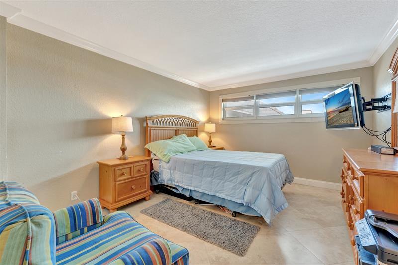 Image 26 of 51 For 1012 Ocean Blvd  Ph7