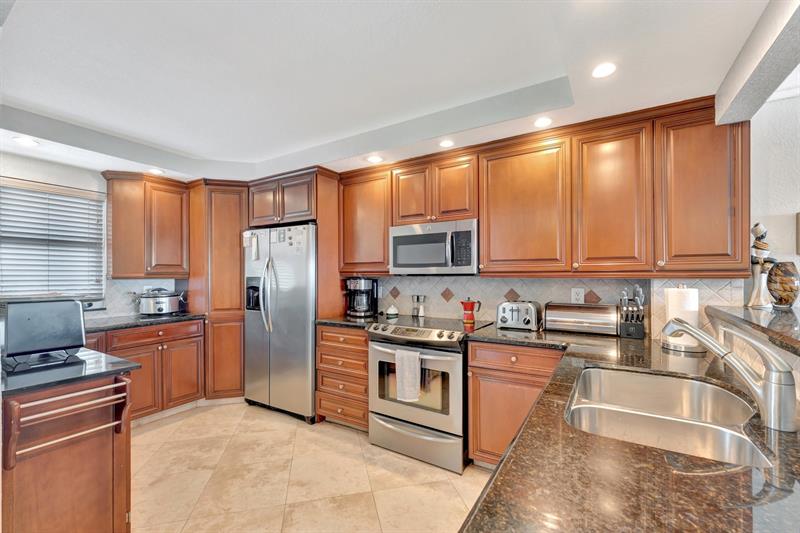 Image 5 of 51 For 1012 Ocean Blvd  Ph7