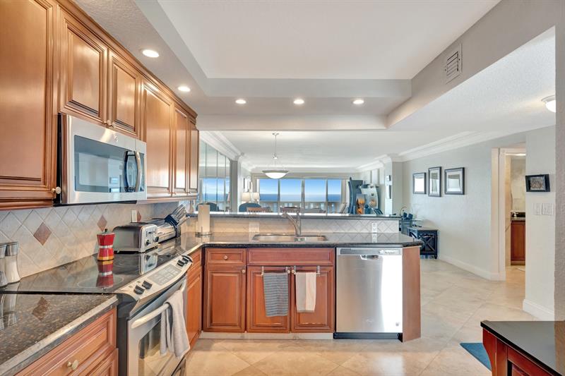 Image 6 of 51 For 1012 Ocean Blvd  Ph7