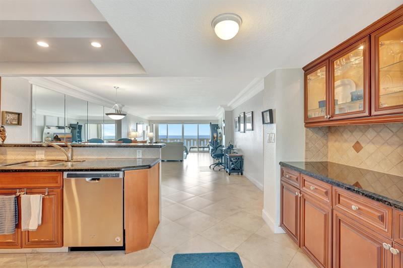 Image 9 of 51 For 1012 Ocean Blvd  Ph7