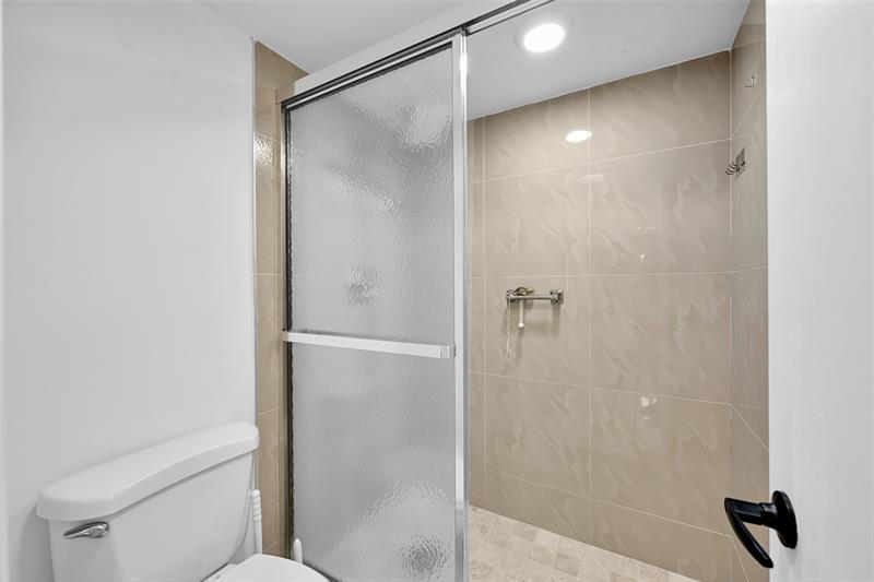 Image 14 of 32 For 1428 4th Ave  I-167