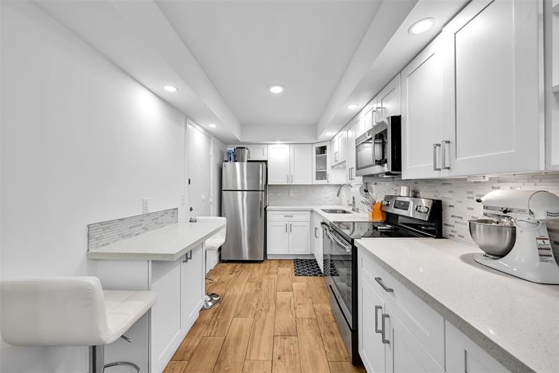 Image 3 of 32 For 1428 4th Ave  I-167