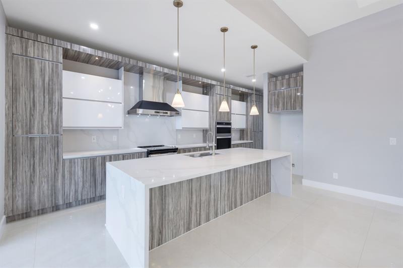 Image 16 of 37 For 2106 4th St  