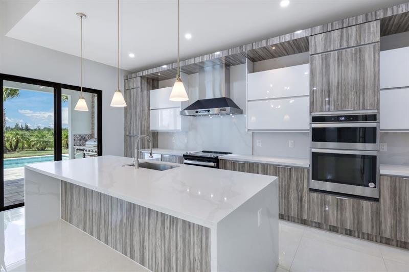 Image 18 of 37 For 2106 4th St  