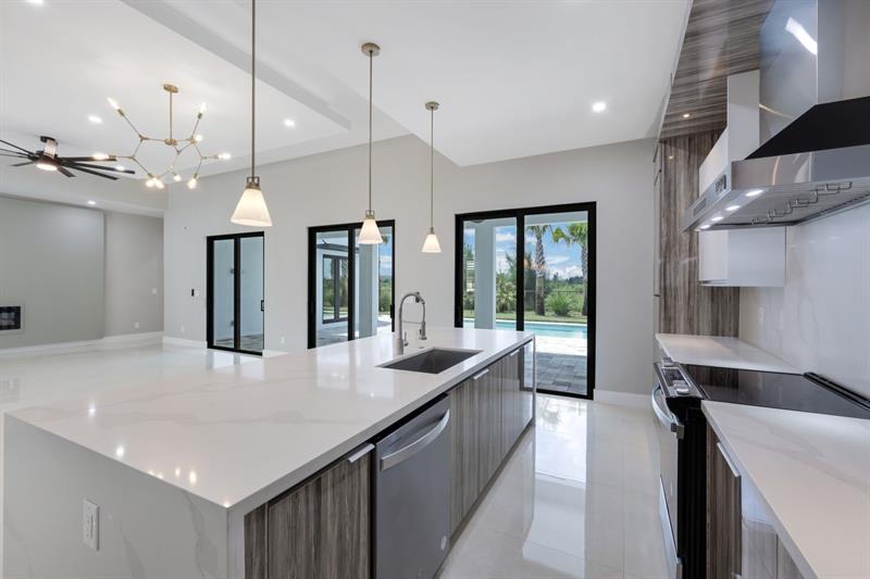 Image 19 of 37 For 2106 4th St  