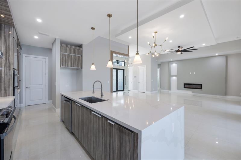 Image 20 of 37 For 2106 4th St  