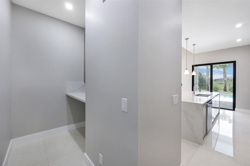 Image 21 of 37 For 2106 4th St  