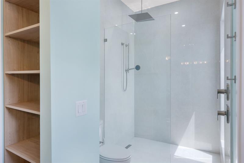 Image 26 of 37 For 2106 4th St  