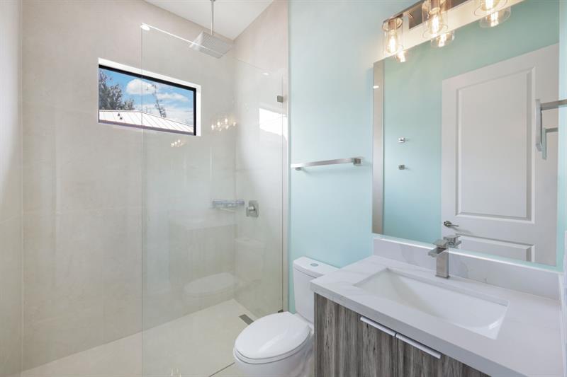 Image 29 of 37 For 2106 4th St  