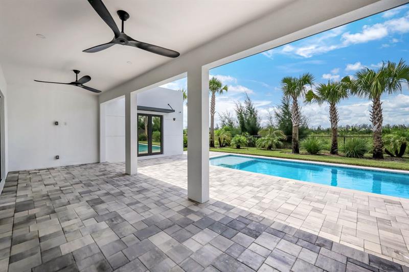 Image 32 of 37 For 2106 4th St  