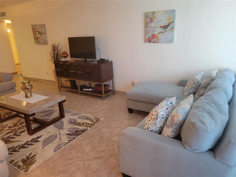 Image 10 of 17 For 19380 Collins Ave  1020