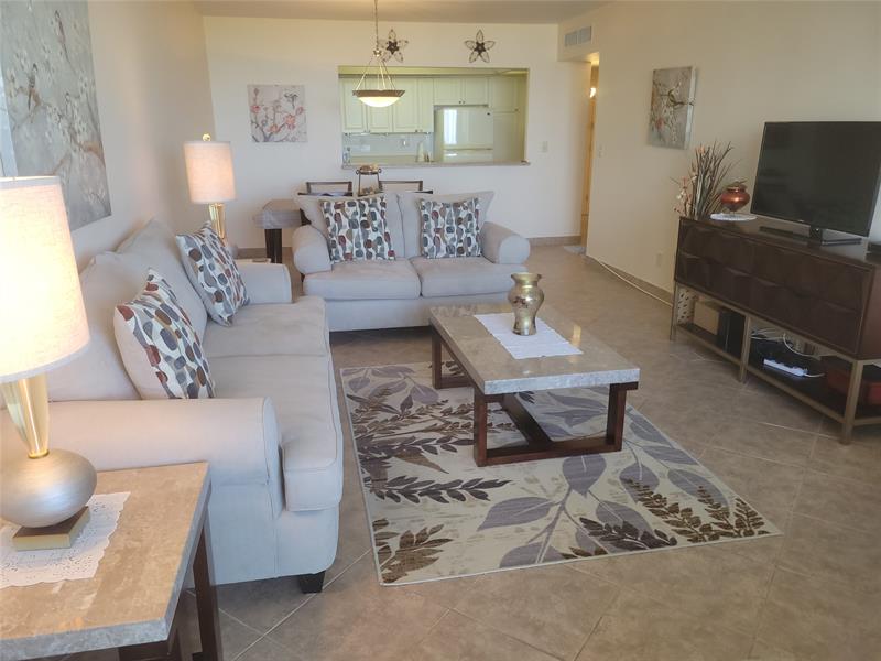 Image 11 of 17 For 19380 Collins Ave  1020