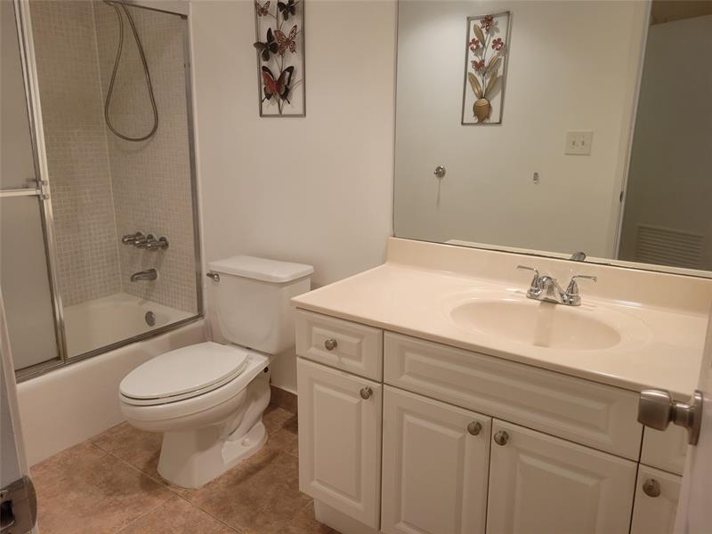 Image 16 of 17 For 19380 Collins Ave  1020