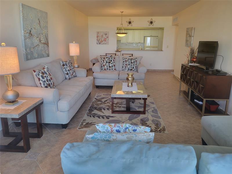 Image 8 of 17 For 19380 Collins Ave  1020