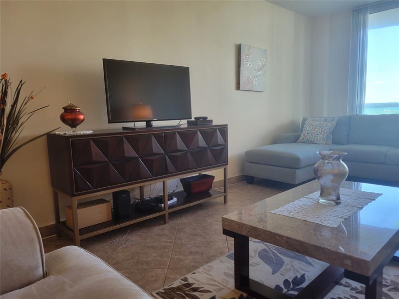 Image 9 of 17 For 19380 Collins Ave  1020