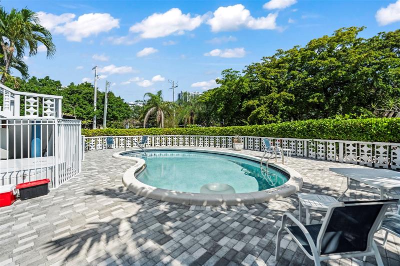 Image 10 of 14 For 640 7th Ave  10