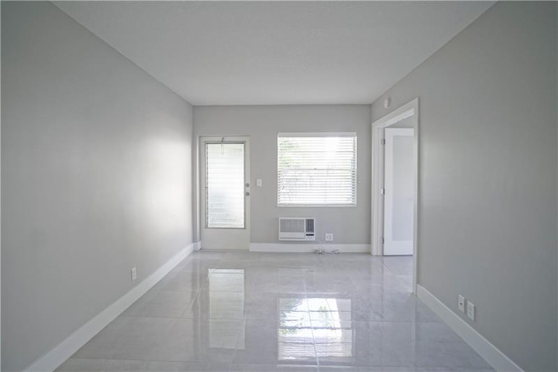 Image 6 of 14 For 640 7th Ave  10