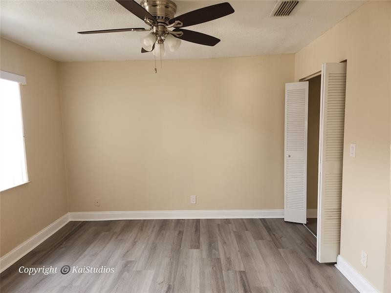 Image 24 of 34 For 10293 33rd St