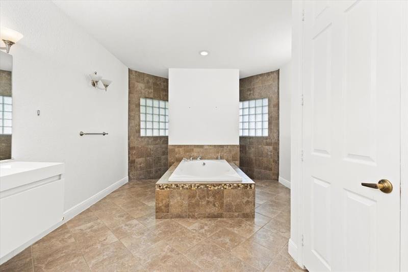 Image 21 of 43 For 6201 58th Ct