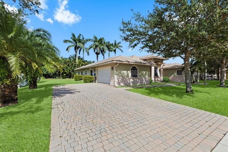 Image 3 of 43 For 6201 58th Ct