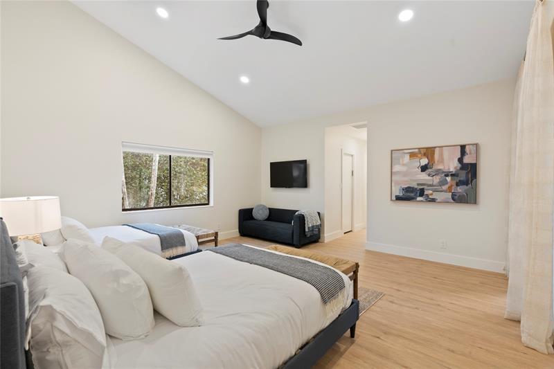 Image 19 of 26 For 10877 6th St