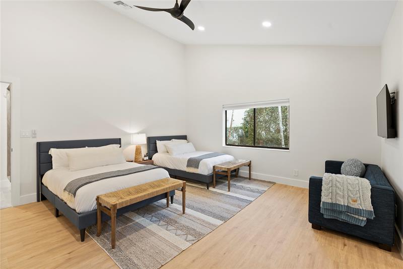 Image 20 of 26 For 10877 6th St