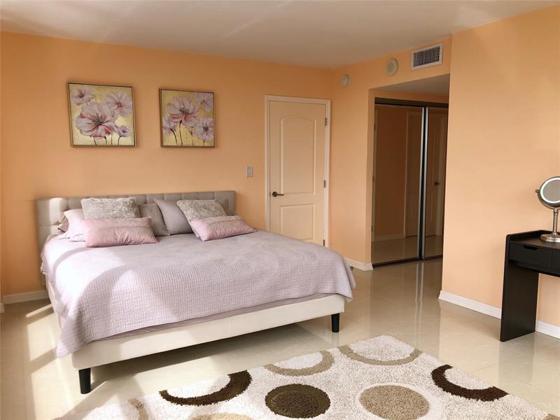 Image 7 of 13 For 2500 Parkview Dr  1501