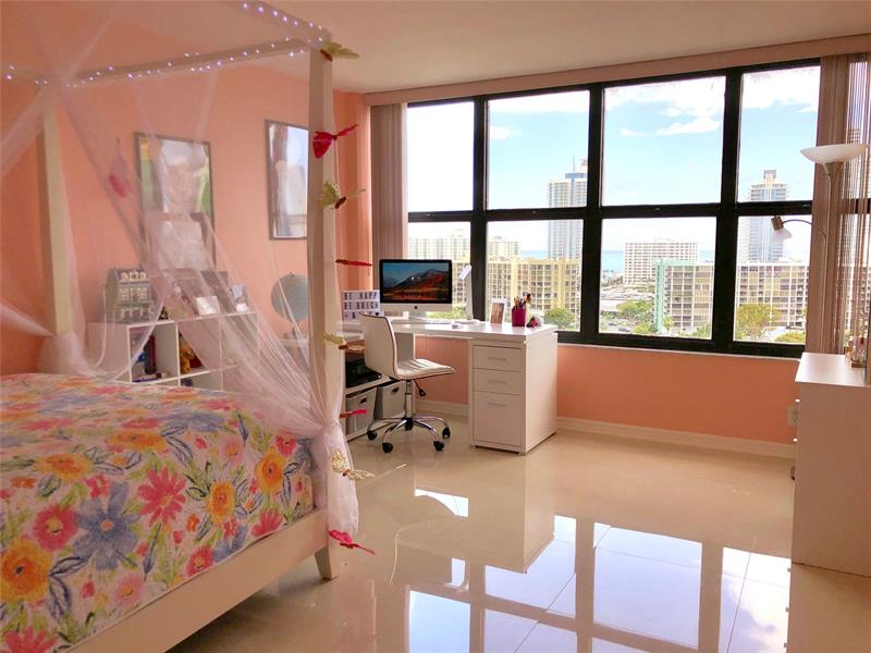 Image 8 of 13 For 2500 Parkview Dr  1501