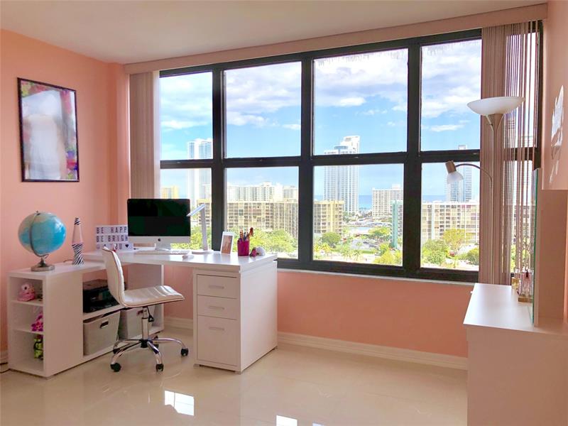 Image 9 of 13 For 2500 Parkview Dr  1501