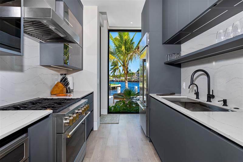 Image 20 of 91 For 1555 14th Ct