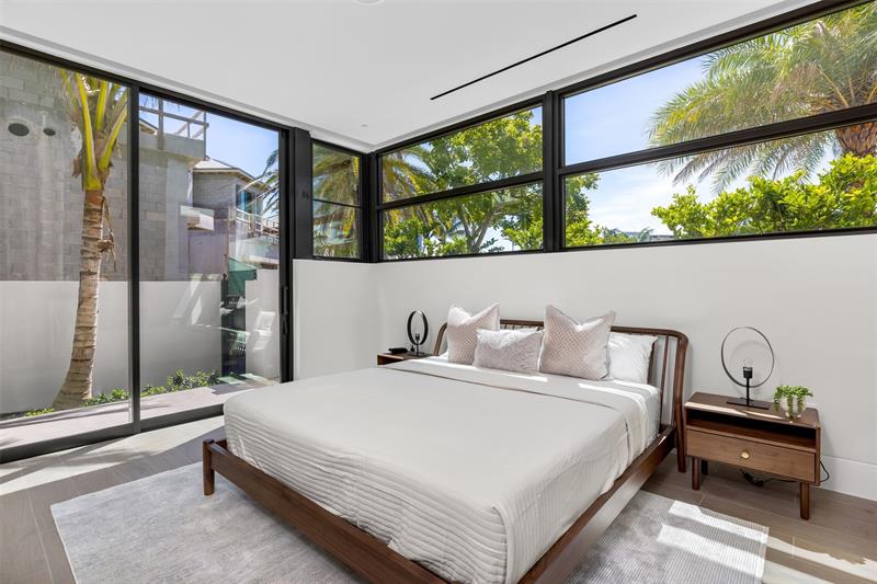 Image 29 of 91 For 1555 14th Ct