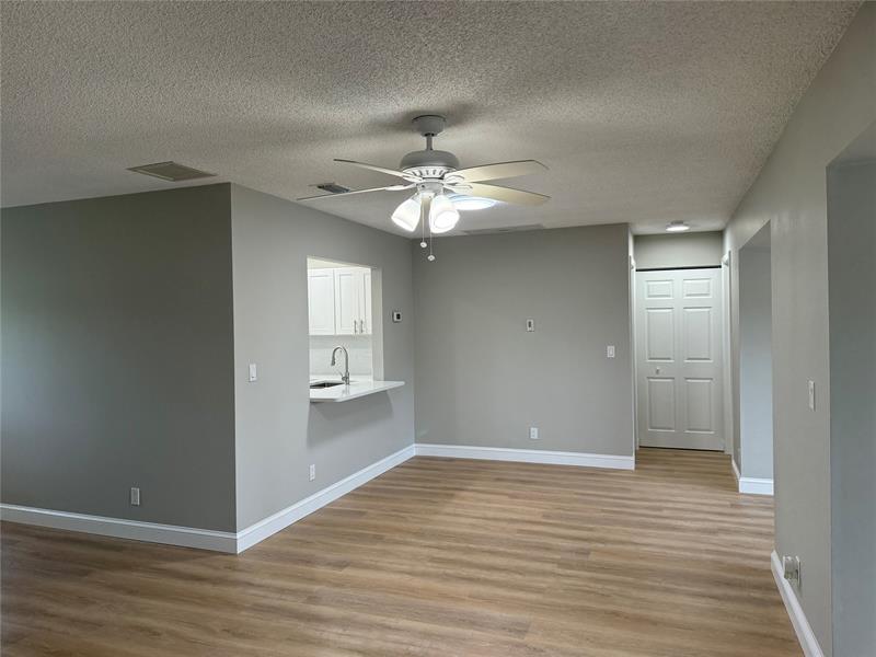 Image 17 of 20 For 6111 Rainbow Circle