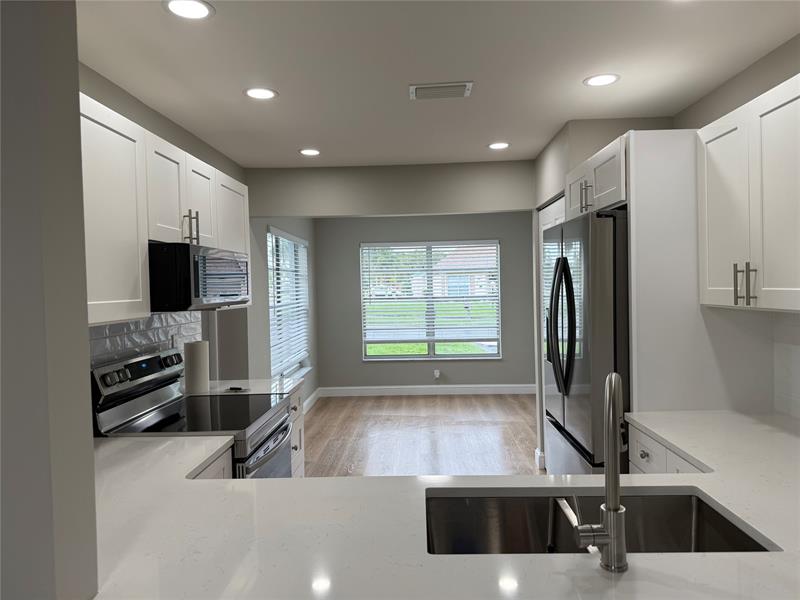 Image 3 of 20 For 6111 Rainbow Circle