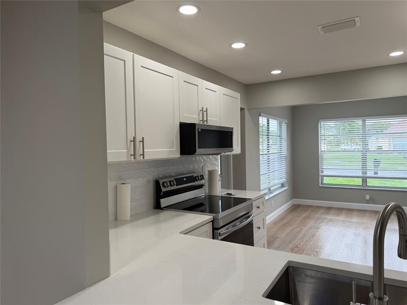 Image 5 of 20 For 6111 Rainbow Circle