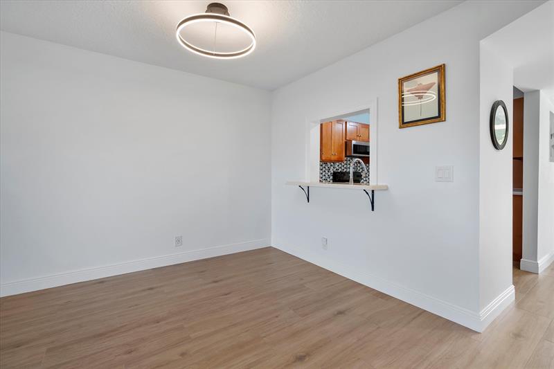 Image 10 of 46 For 2900 22nd Cir 221e