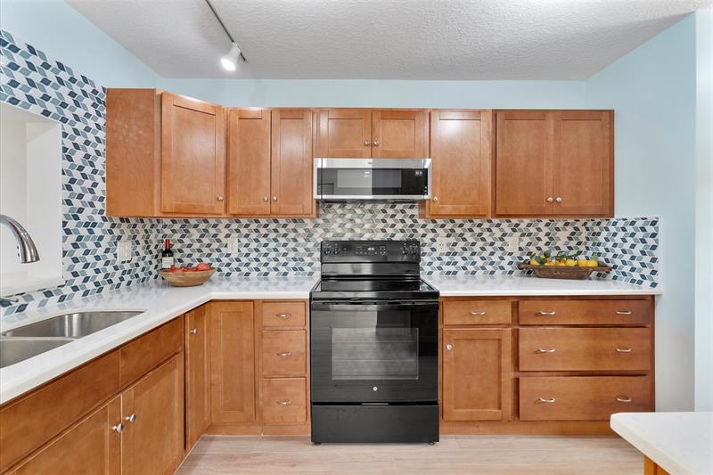 Image 11 of 46 For 2900 22nd Cir 221e