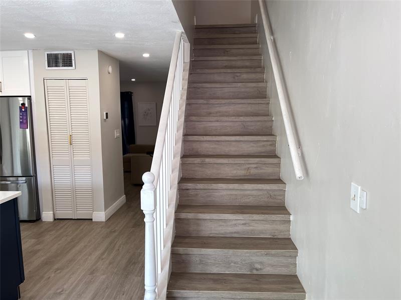 Image 13 of 33 For 4000 Del Rio Way