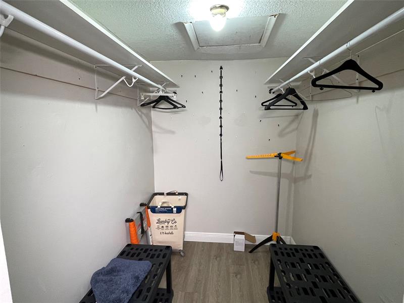 Image 17 of 33 For 4000 Del Rio Way