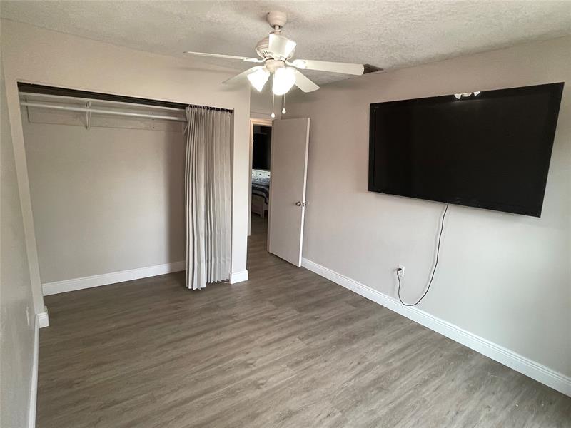 Image 18 of 33 For 4000 Del Rio Way