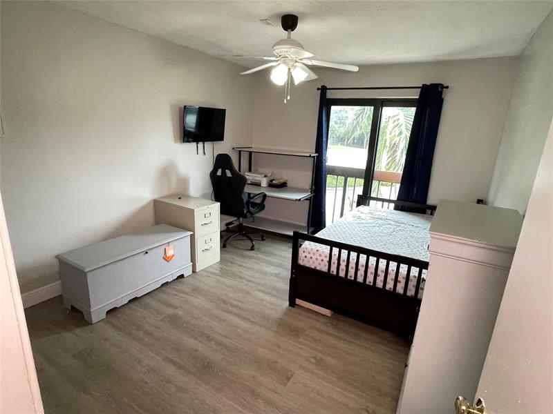 Image 21 of 33 For 4000 Del Rio Way