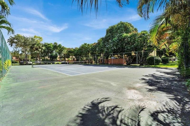 Image 25 of 33 For 4000 Del Rio Way