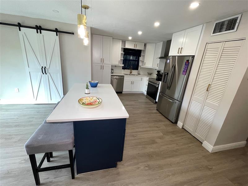 Image 7 of 33 For 4000 Del Rio Way