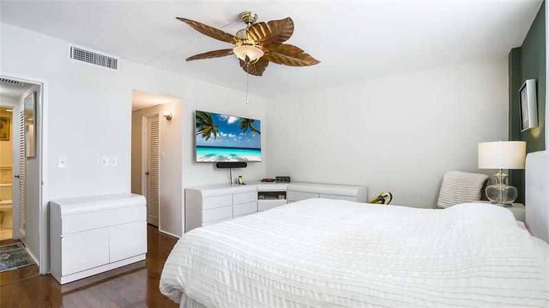 Image 19 of 40 For 4250 Galt Ocean Dr  7s