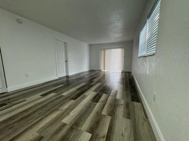 Image 4 of 13 For 5525 41st St  221