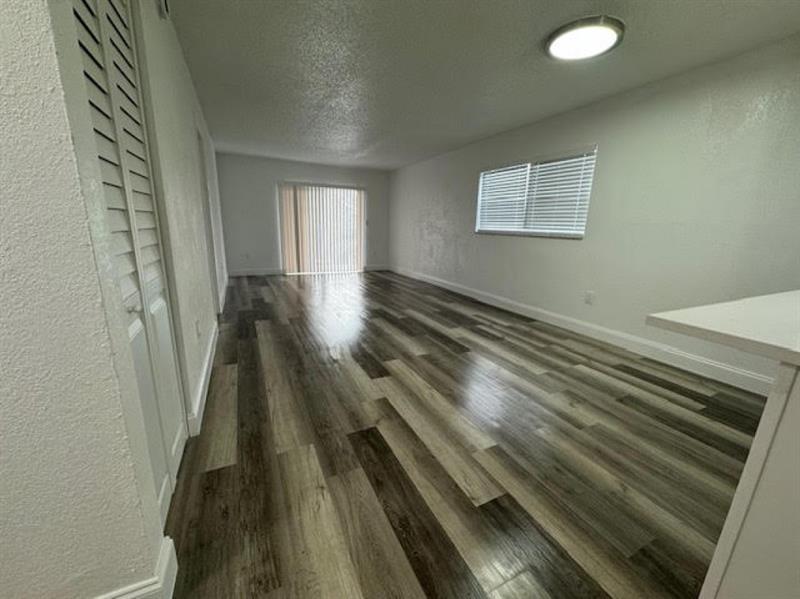 Image 5 of 13 For 5525 41st St  221