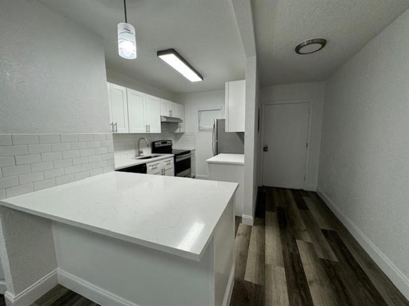 Image 7 of 13 For 5525 41st St  221