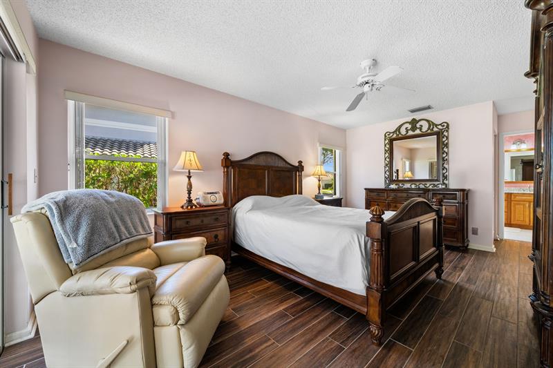 Image 15 of 49 For 3919 57th St