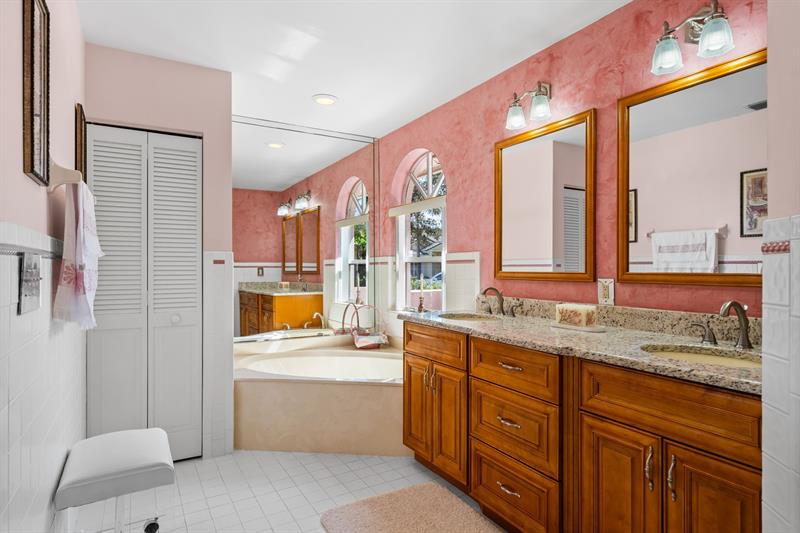 Image 18 of 49 For 3919 57th St