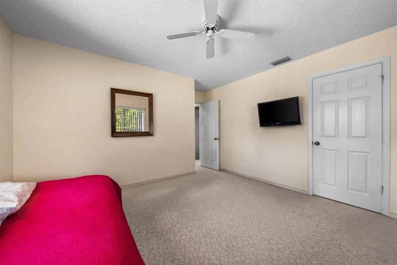 Image 20 of 49 For 3919 57th St