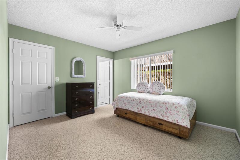 Image 21 of 49 For 3919 57th St